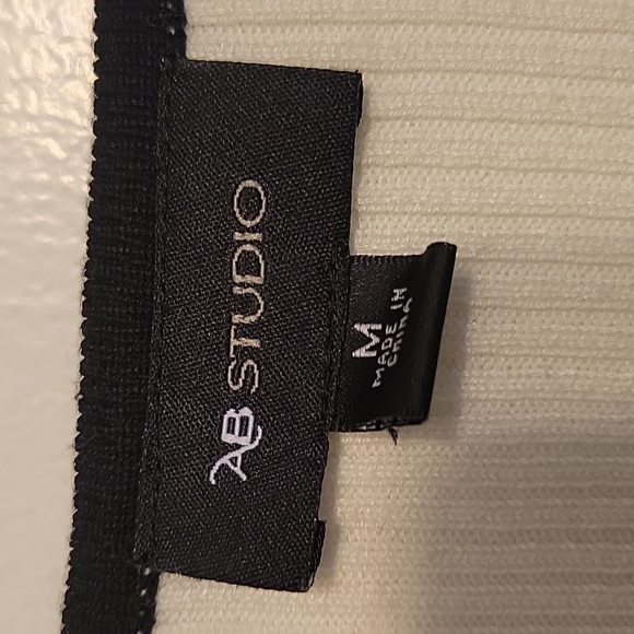 Long black and white sweater - Picture 2 of 3